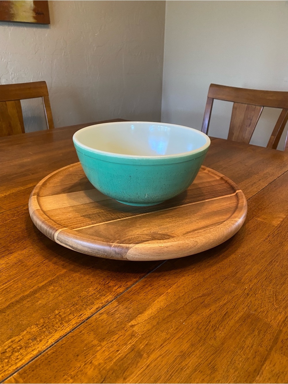 Vintage Pyrex 1945 2 1/2 Quart Green Bowl. Durable milk glass.